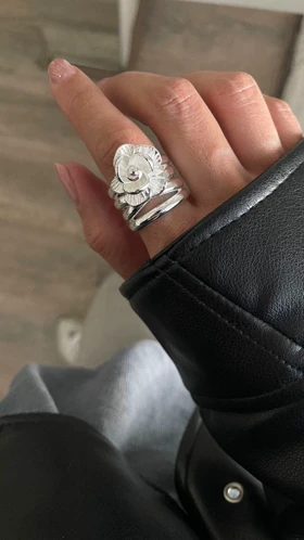 انگشتر مینیمال گل لایندار