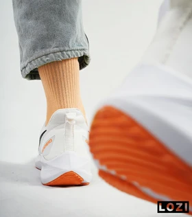 کفش کتانی مردانه سفید نارنجی Nike guide 10