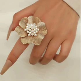 انگشتر طرح گل مرواریدی
