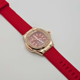 ساعت مچی زنانه دیسو Disu با بند چرم مناسب تیپ اسپرت و مجلسی کد 6