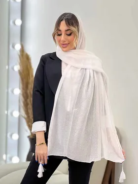 شال پلیسه منگوله‌دار