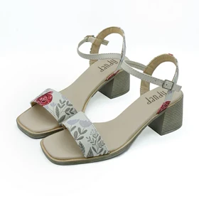 صندل پاشنه‌بلند دندی طرح Pilo