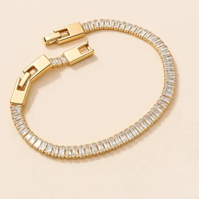 دستبند زنانه ژوپینگ طلایی با نگین‌های ردیفی براق | طرح لاکچری و خاص