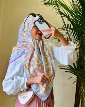 روسری طرح‌دار