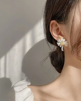 گوشواره گل بابونه زنانه