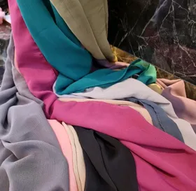 شال حریر کریشه کرپ تک‌رنگ منگوله‌دار