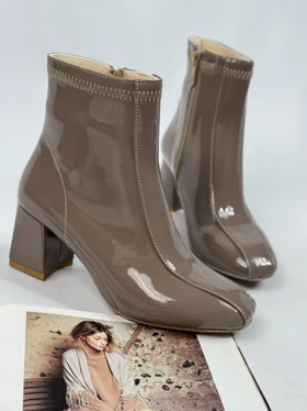 پاشنه دماغه دار 1592