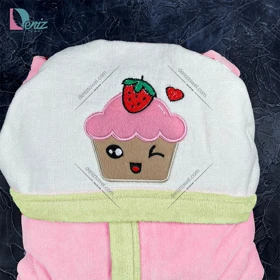 حوله کودک طرح دختر توت فرنگی صورتی