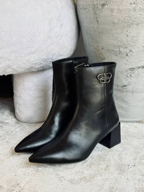 نیم بوت Balenciagaنوک تیز