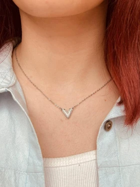 گردنبند V نگینی استیل