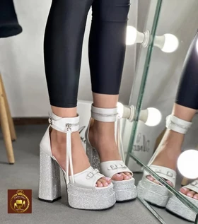 صندل پاشنه‌بلند و لژدار مجلسی نگینی زنانه فشن
