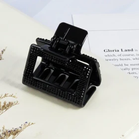 کلیپس مو زنانه مدل مکعبی نگین‌دار کد 1529