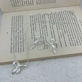 نیم ست زنانه با طرح پاپیون ظریف و دوست داشتنی