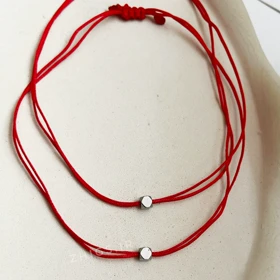 دستبند مکعب رد استرینگ نماد خوش شانسی