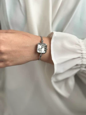 ساعت النگویی صفحه مربع