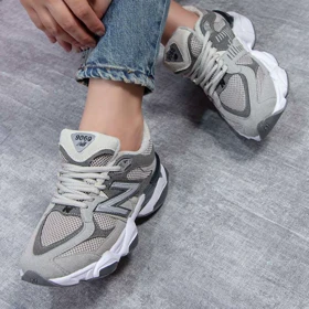 کتانی زنانه اسپرت مدل نیوبالانس 9060 new balance رنگ طوسی سفید