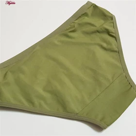 شورت زنانه فیتن فرخ زادی مدل پنبه‌ای کد 4080-100A رنگ سبز یشمی
