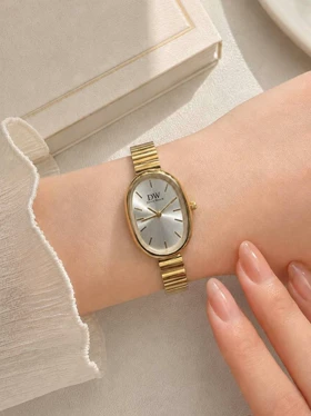 ساعت مچی زنانه بیضی DW بند طلایی کد W509 (نقره ای)