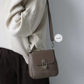 کیف زنانه دوشی مدل آرسانا (گردویی)