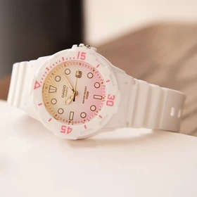 ساعت مچی زنانه کاسیو مدل CASIO LRW-200H-4E2