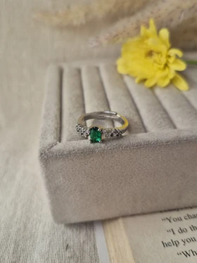 انگشتر جواهری فری سایز سبز بیضی