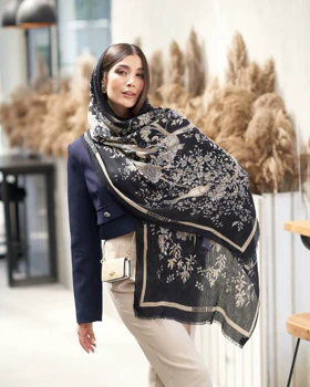 شال طرحدار پلیسه 20632