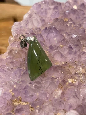 گردنبند سنگ یشم