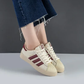 کفش و کتانی زنانه و دخترانه مدل آدیداس ADIDAS رنگ کرم زرشکی کد F108
