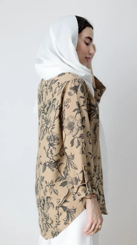 شومیز گل‌دار جلو بسته