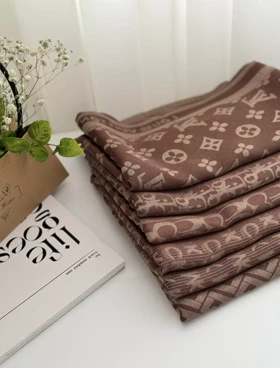 شال طرحدار موکا