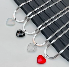 گردنبند ماری با اویز سنگ