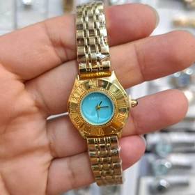 ساعت مچی زنانه کارتیر Cartier موتور کوارتز باکیفیت و طراحی زیبا (طلائی صفحه آبی)