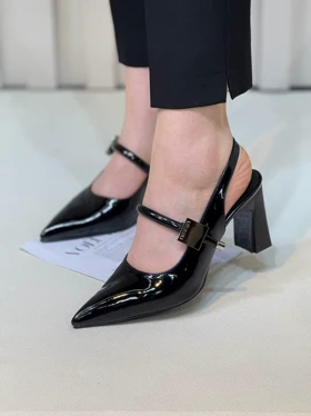 1454 کفش پاشنه زنانه 9 سانتی پشت‌باز یراق دار میومیو MIU MIU