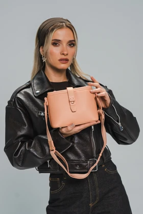 کیف دوشی زنانه دیوید جونز DAVID JONES مدل CM7507 (هلویی)