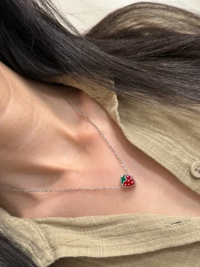 گردنبند توت فرنگی