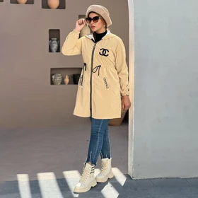 بارانی سیلیکونی طرح چنل زنانه کرم مدل Dina
