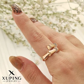 انگشتر ژوپینگ مدل بامبو نگین‌دار، درخشش بی‌نظیر و طراحی خاص Xuping