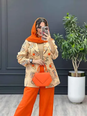 ست مانتو و شلوار چهار دکمه گل‌دار