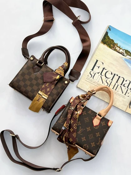 کیف پاسپورتی ال وی گلدوزی 3472