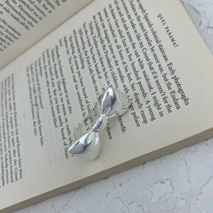 انگشتر زنانه با طرح خاص پاپیون دو انگشتی