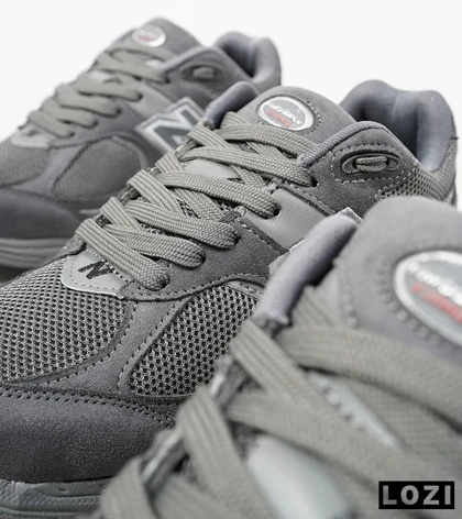کفش کتانی طوسی NEW BALANCE 2002R