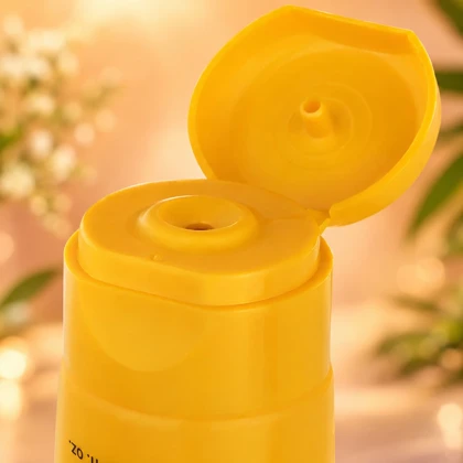 کرم ضد آفتاب و ضد لک بی رنگ لافارر با SPF30 سبک و مناسب پوست چرب 40ml