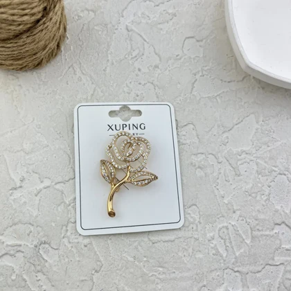 سنجاق سینه ژوپینگ مدل فلورین طرح گل نگین‌دار طلایی