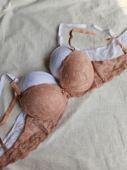 سوتین تک تمام دانتل اسفنجی وارداتی RUMU کد: 3216