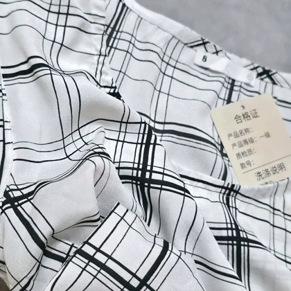 تاپ زنانه چهارخانه سفید مشکی وارداتی برند 8 سایز 36 تا 40 کد 3171