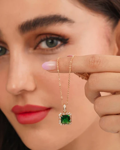گردنبند نگین‌دار پردیس ژوپینگ