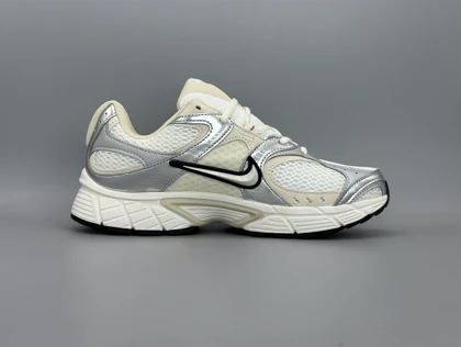 کتانی نایکی وی5 کی رانر سفید سیلور کرم /Nike v5k