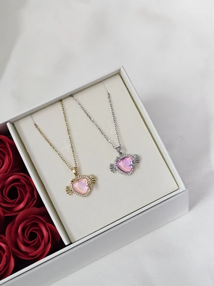 گردنبند قلب بال دار 🩷