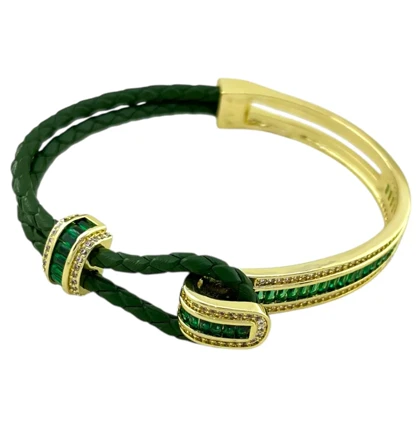 دستبند زنانه مدل آدلیا سبز با بافت چرمی و جزئیات طلایی