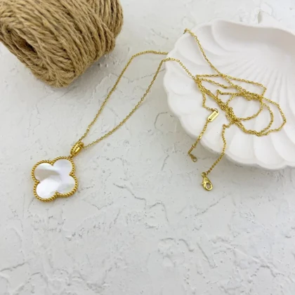 گردنبند زنانه با آویز طرح ونکلیف، ظرافت و درخشش بی‌نظیر